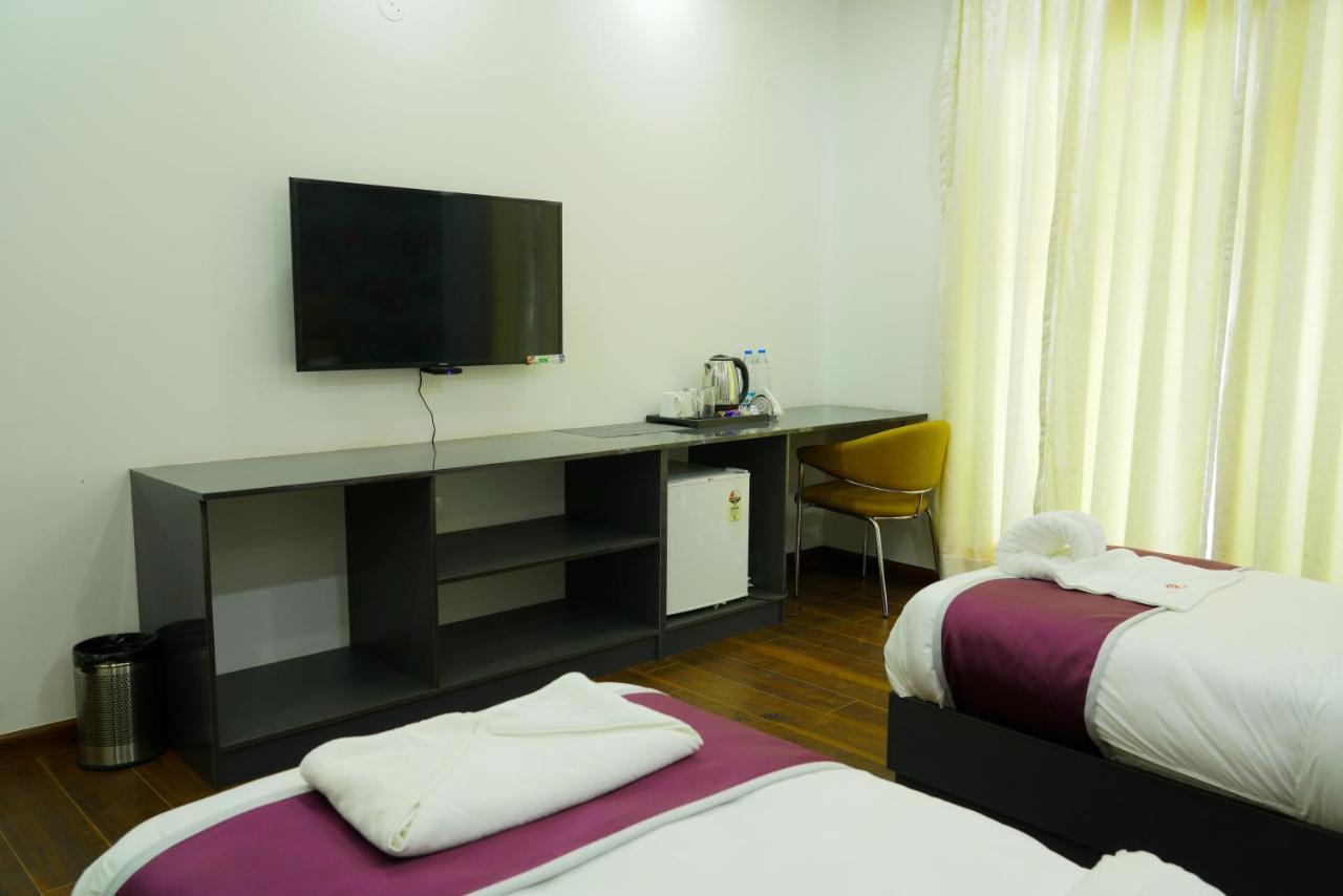 Lime Tree Hotel Pulkit Gurgaon-Artemis Hospital, Nearest Metro Huda City Centre Экстерьер фото